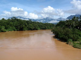 Řeka focená z vlaku ... Jungle Train | Malaysia - Cesta na Tioman - 18.-19.8.2010